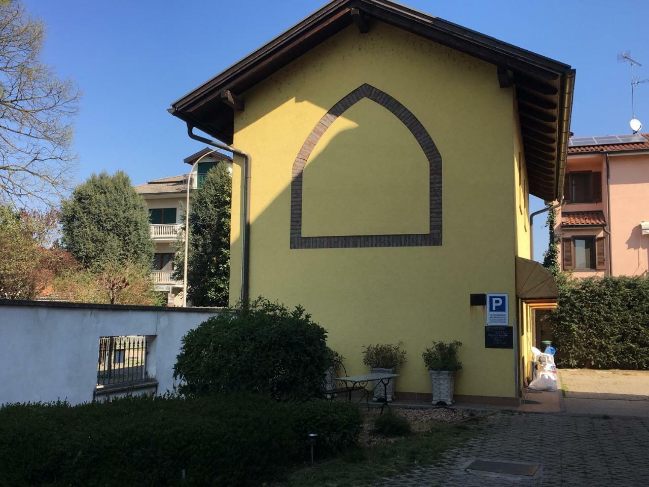Hotel Il Pino Garlasco Exterior photo